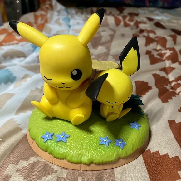 Pokémon official Pikachu & Pichu sitting figure Nintendo creatures Rare - Picture 2 of 9